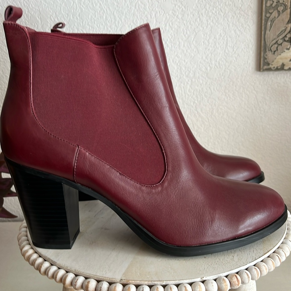 Isaac Mizrahi Mary burgundy leather pull on ankle boot  NEW Size 11